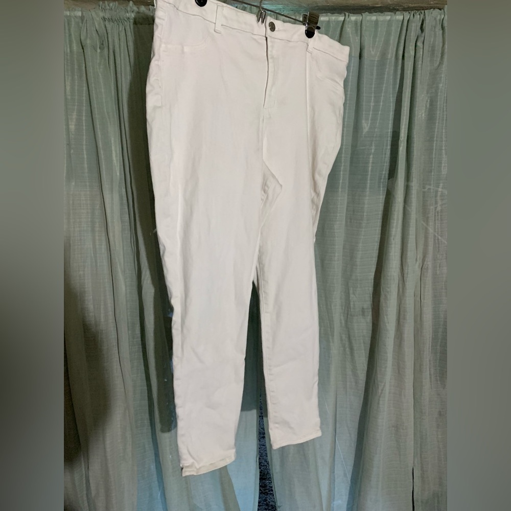 American Eagle White Jean Size 22